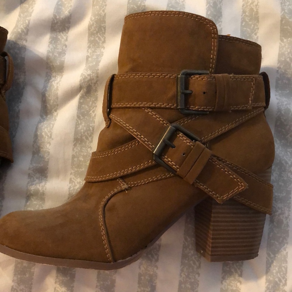 American Eagle size 8 1/2 booties